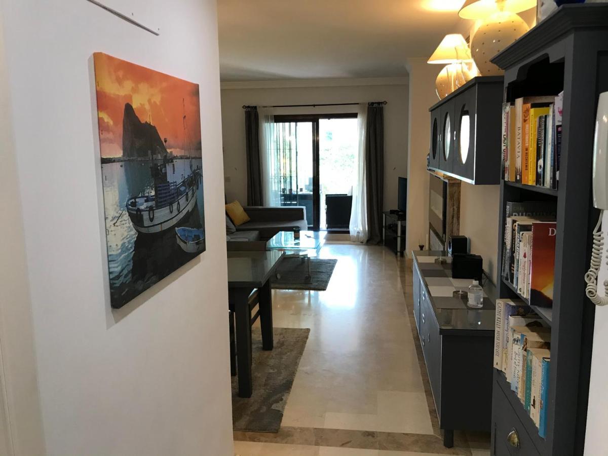 2 bed Apartment in San Pedro Marbella Buitenkant foto