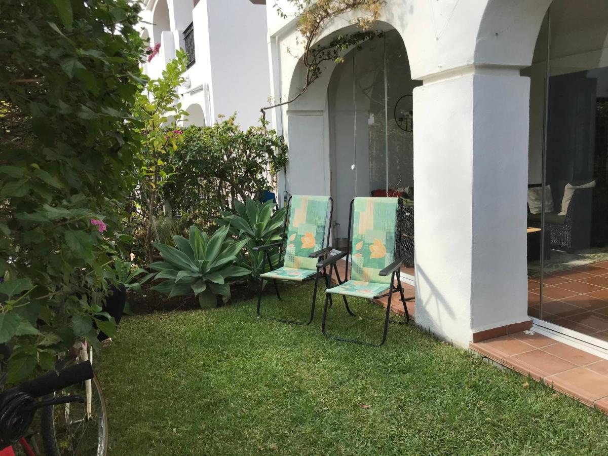 2 bed Apartment in San Pedro Marbella Buitenkant foto