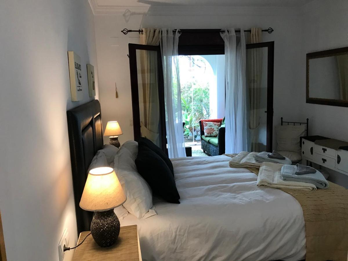 2 bed Apartment in San Pedro Marbella Buitenkant foto